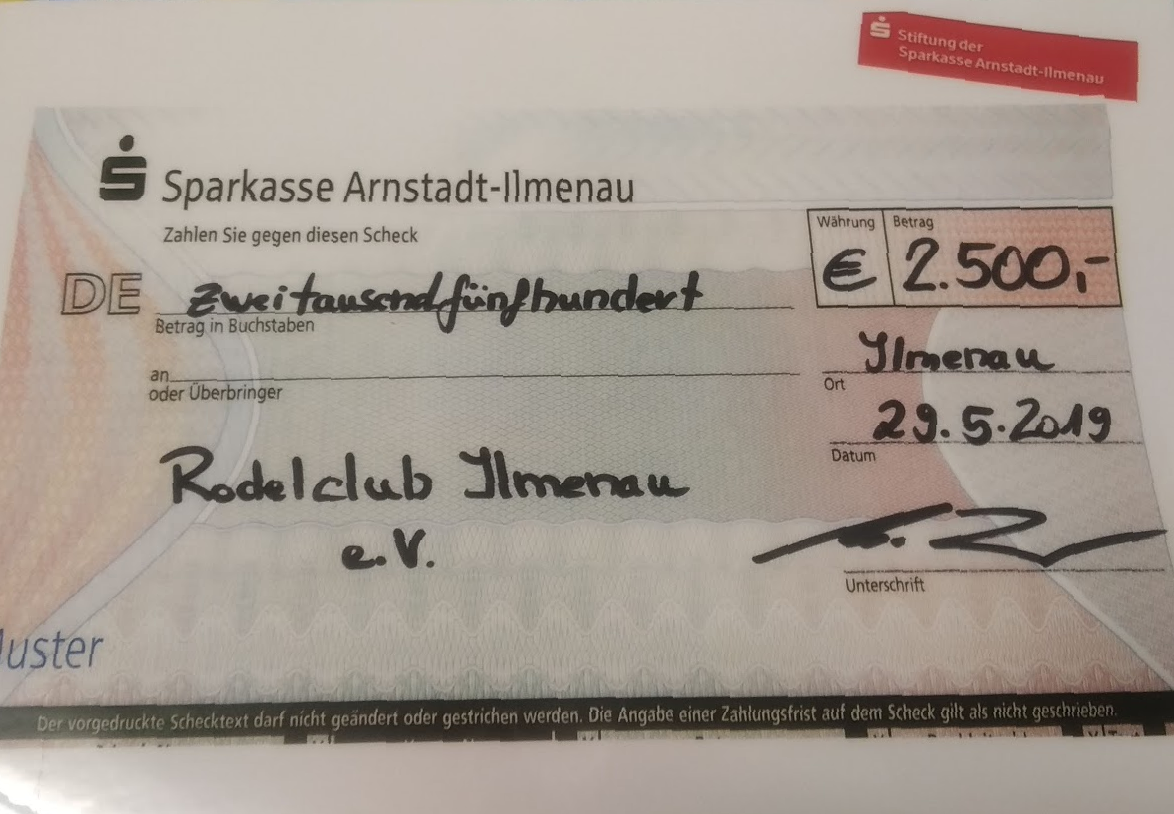Sparkassenstiftung spendet 2500 Euro für neuen Vereinsbus